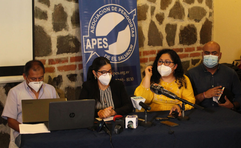 Mar de Fueguitos: ataques a periodistas en El Salvador