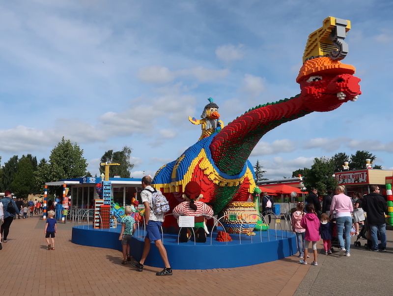 Mar de Fueguitos: la alegría obligatoria de Legoland