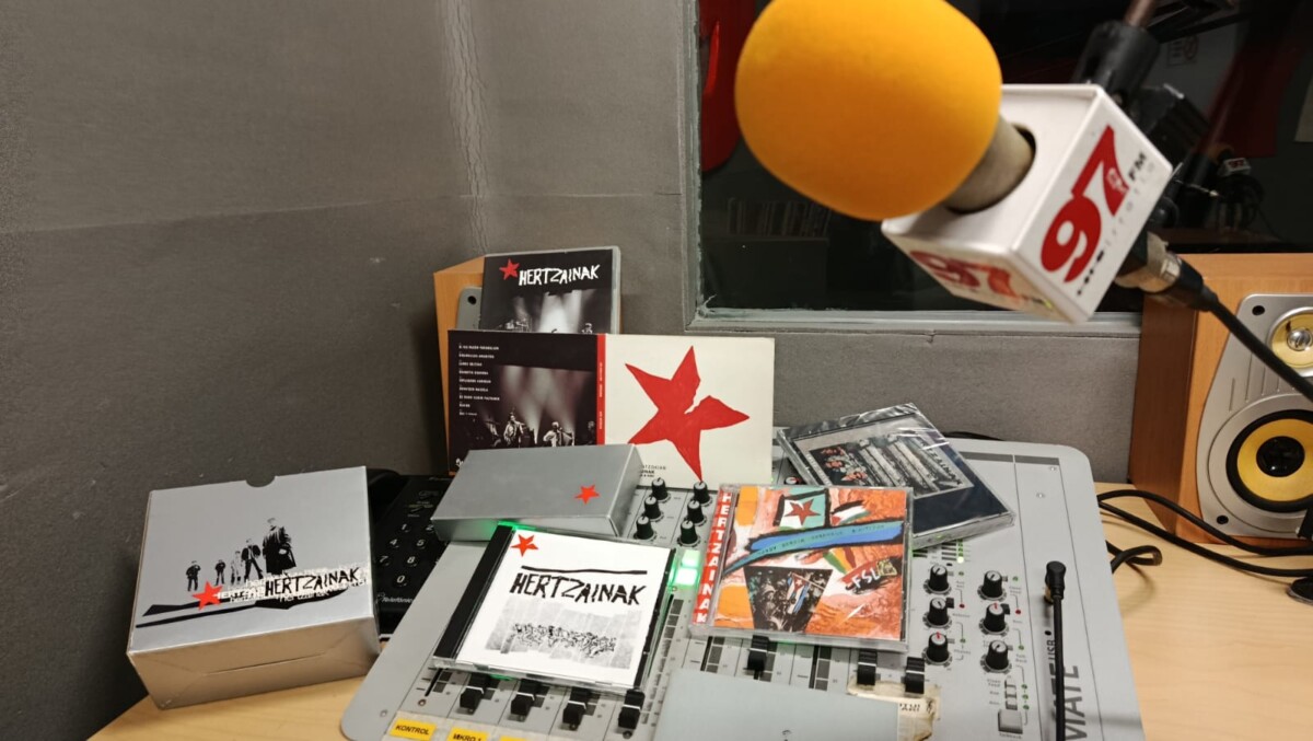 Mugaldeko taberna: Hertzainak Mugaldeko tabernan