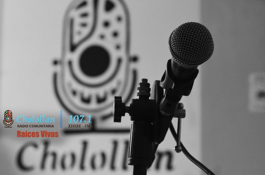 Mar de fueguitos: Radios  comunitarias,  territorios  que  resisten  y  hablan