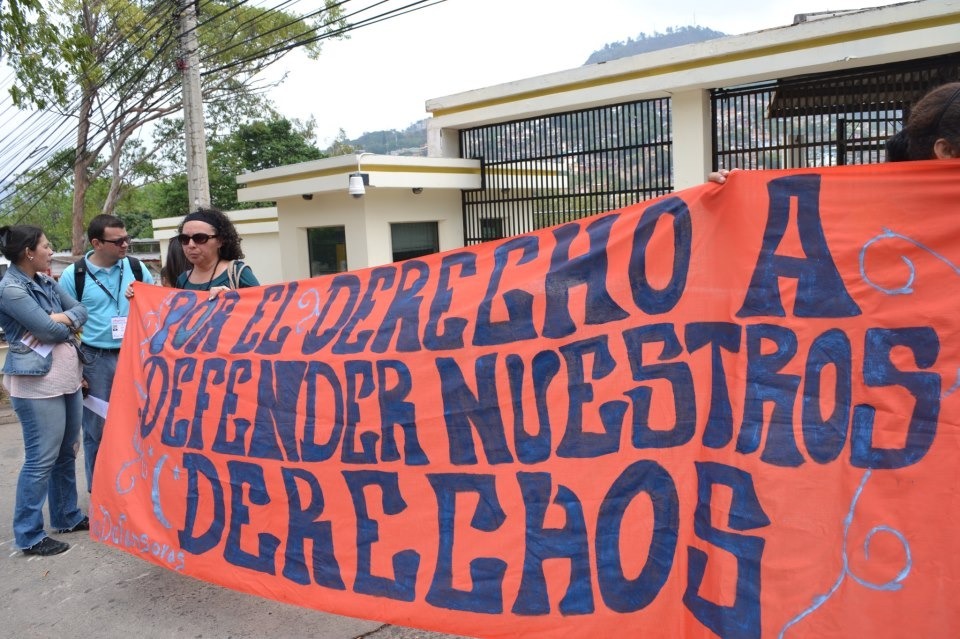Mar de fueguitos: protección integral feminista para las defensoras de derechos humanos