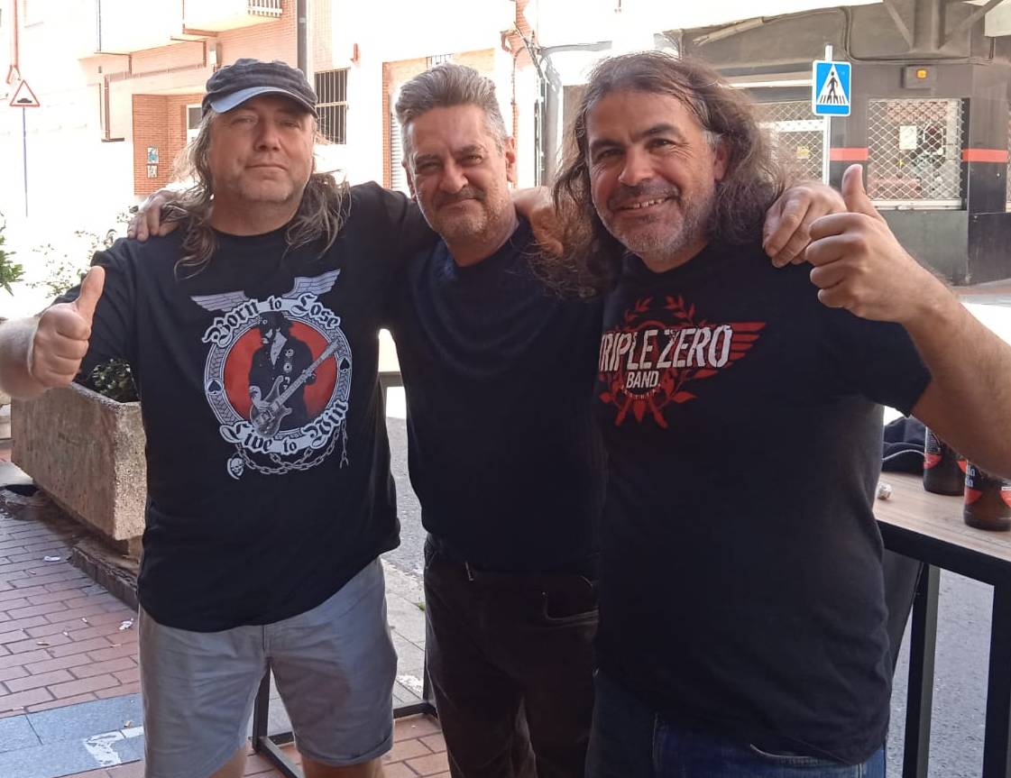 La mirada negra: Entrevista  y  acustico  con  Luigi