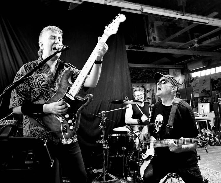 La mirada negra: Entrevista con The Foxholes